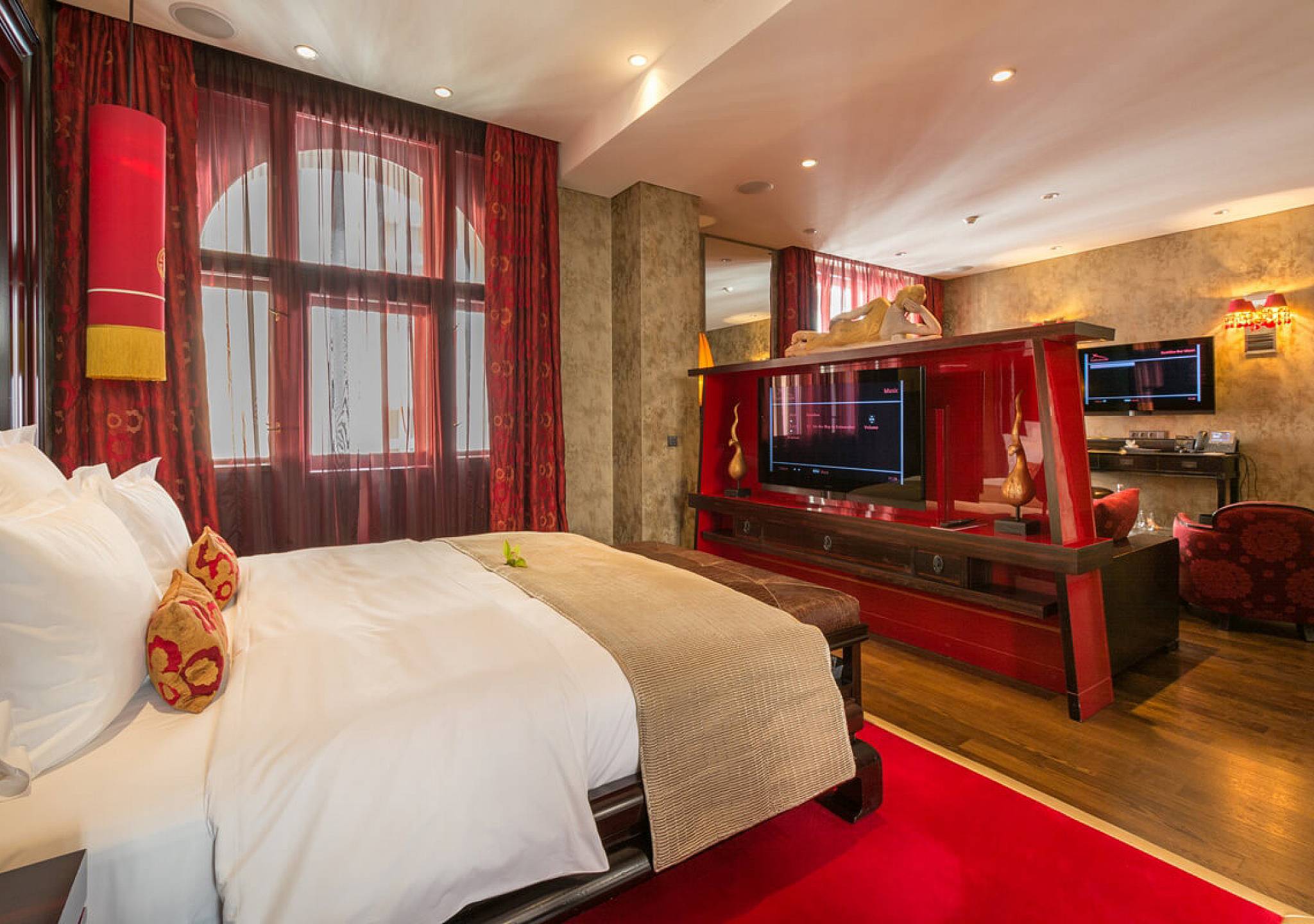 smart room in Hotel design trends 