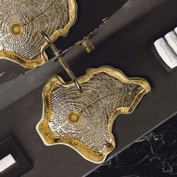 10 Golden-Detailed Bathrooms Inspirations